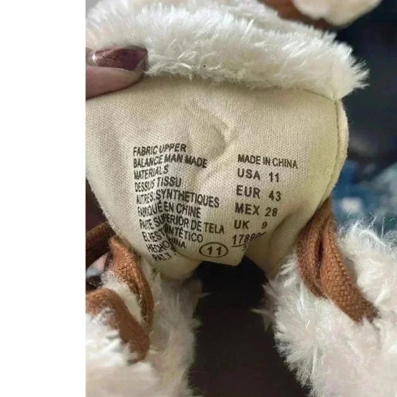🛍️3/$40 Women’s Faux Fur Lined High-Top Sneakers – Tan Suede Look Size 11 - Picture 7 of 7